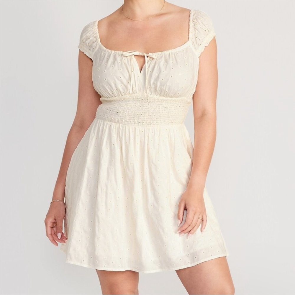 Old Navy Waist-Defined Floral-Eyelet Mini
Dress for Women size L